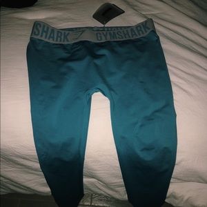 Gym shark leggings